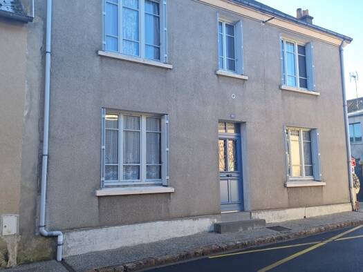 Maison de ville à vendre 194 000 € 5 pièces 4 chambres 106 m² 475 m² de terrain La Salle-Perruche-Meron-Villages Montreuil-Bellay 49260