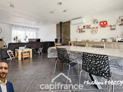 Maison de plain-pied à vendre 195 000 € 4 pièces 2 chambres 94 m² 1 092 m² de terrain Ouroux-sur-Saône 71370