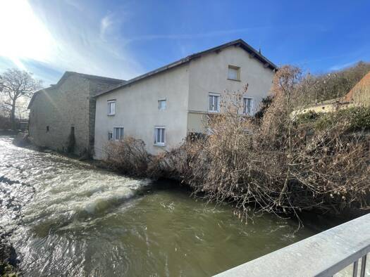 Duplex à vendre 149 000 € 4 pièces 2 chambres 86 m² RDC/3 Cessieu 38110