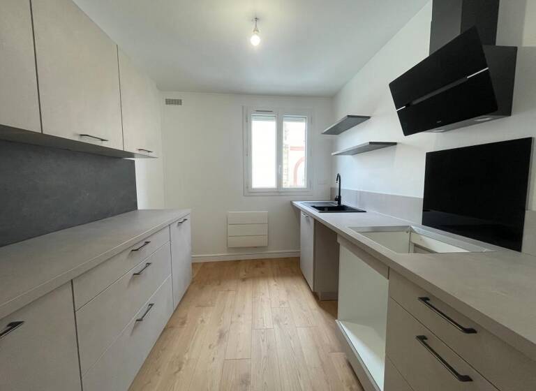 Duplex à louer 1 150 € 3 pièces 2<br/>chambres 58 m²<br/>superficie RDC<br/>étage Vert-le-Grand 91810