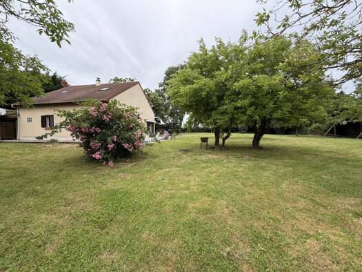 Maison à vendre 529 000 € 6 pièces 4 chambres 145 m² 8 500 m² de terrain Le Mesnil-Saint-Denis 78320