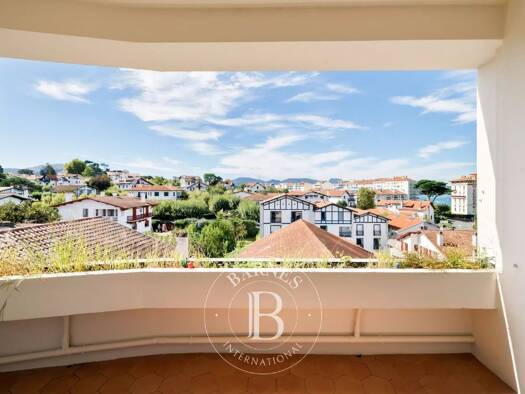 Appartement à vendre 1 480 000 € 1 pièce 5 chambres 142 m² 4ème étage Saint-Jean-de-Luz 64500