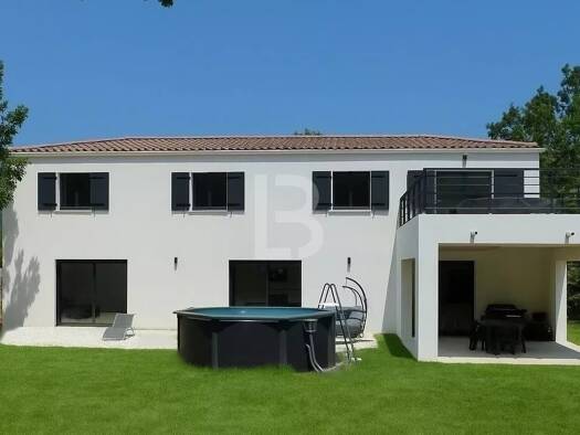 Maison à vendre 679 000 € 7 pièces 5 chambres 200 m² 1 699 m² de terrain Solliès-Toucas 83210