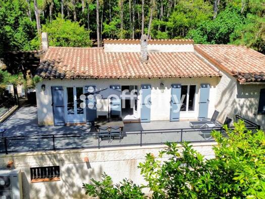 Maison de plain-pied à vendre 277 500 € 5 pièces 4 chambres 120 m² 3 400 m² de terrain Est Trélissac 24750