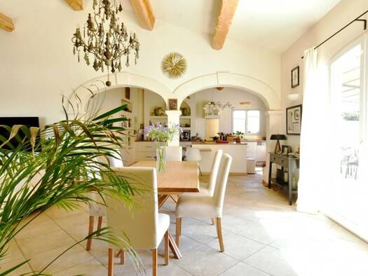 Maison à vendre 1 160 000 € 5 pièces 4 chambres 215 m² 1 972 m² de terrain Fontvieille 13990