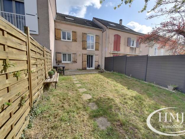 Maison à vendre 285 000 € 6 pièces 4 chambres 109 m² 192 m² de terrain Centre Lisses 91090