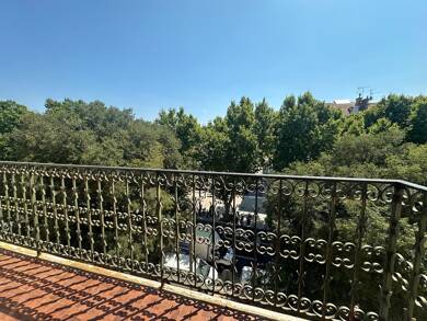 Appartement à vendre 195 000 € 1 pièce 33 m² Dernier étage, Étage 3/3 Mazarin-Opéra-Bellegarde-Mairie Aix-en-Provence 13100
