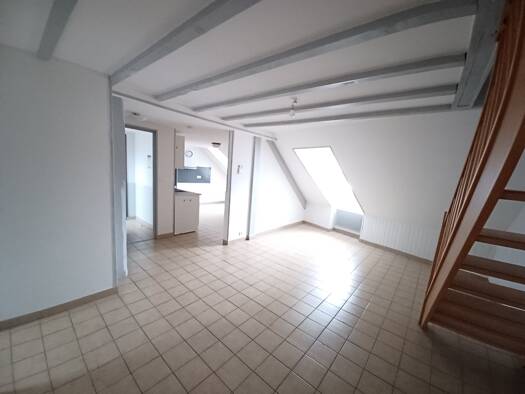 Appartement à louer 416 € 3 pièces 2 chambres 45 m² Étage 3/3 Mauriac 15200