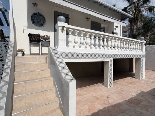 Maison à vendre 675 000 € 4 pièces 3 chambres 118 m² 220 m² de terrain Les Paluds-Lauvert Vallauris 06220