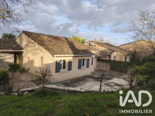 Maison de plain-pied à vendre 179 000 € 4 pièces 3 chambres 100 m² 739 m² de terrain Roullet-Saint-Estèphe 16440