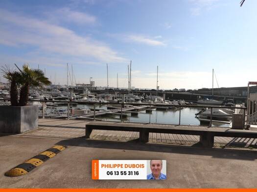 Local commercial avec bail commercial 1 129 € 116 m² de surface de vente Centre Ville Royan 17200