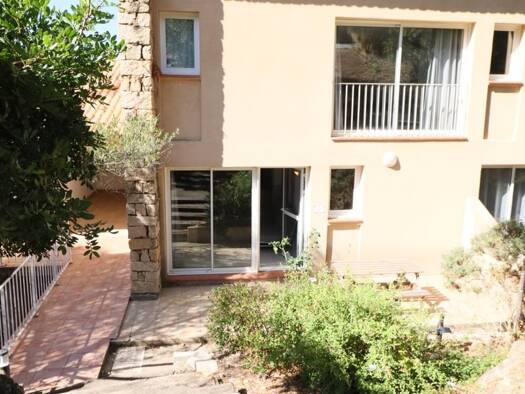 Appartement à vendre 137 000 € 2 pièces 1 chambre 42 m² RDC/2 Serra-di-Ferro 20140