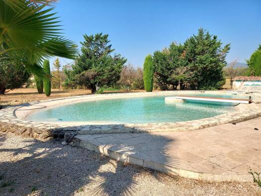 Maison à vendre 695 000 € 6 pièces 3 chambres 182 m² 6 000 m² de terrain Tourrettes 83440