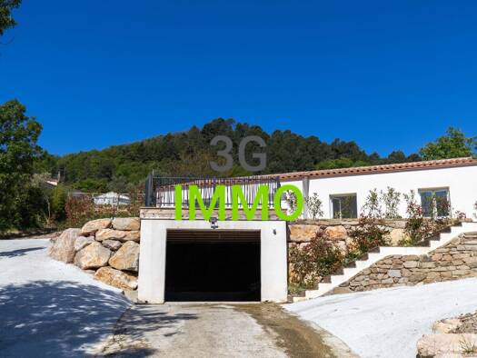 Maison de plain-pied à vendre 315 000 € 4 pièces 3 chambres 100 m² 831 m² de terrain Lodeve 34700