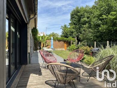 Maison à louer 2 500 € 7 pièces 5 chambres 183 m² 340 m² de terrain Neuville-sur-Oise 95000