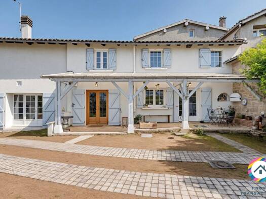 Maison à vendre 398 000 € 5 pièces 2 chambres 182 m² 1 000 m² de terrain Salles-Arbuissonnas-en-Beaujolais 69460