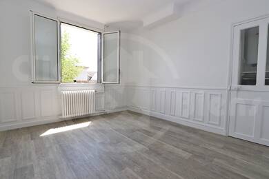 Appartement à louer 1 600 € 4 pièces 3 chambres 79,8 m² Étage 1/3 Le Clos Vélizy-Villacoublay 78140
