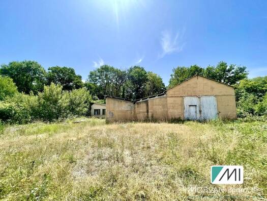 Entrepôt à vendre 270 000 € 343 m² d'espace de stockage Rambouillet 78120