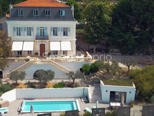 Maison à vendre 1 352 000 € 9 pièces 7 chambres 350 m² 2 029 m² de terrain Gréoux-les-Bains 04800