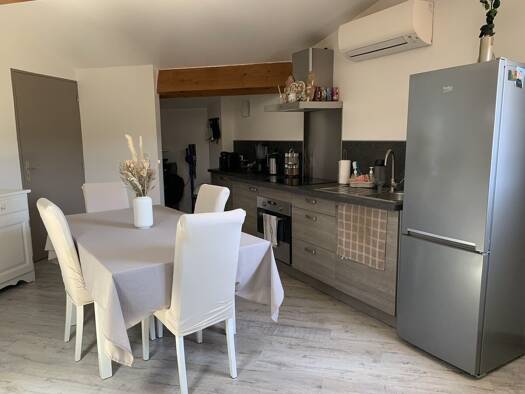 Appartement à louer 785 € 2 pièces 1 chambre 54 m² Étage 2/2 Rocbaron 83136