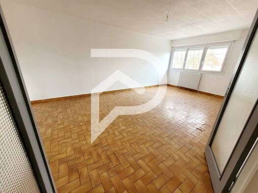 Appartement à louer 725 € 3 pièces 2 chambres 77 m² Dernier étage, Étage 2/2 Arthez de Bearn 64370