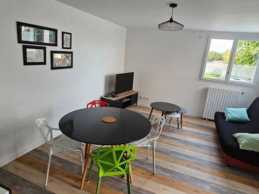 Maison à louer 400 € 5 pièces 4 chambres 93 m² Le Bourg sous la Roche-Coteau La Roche-sur-Yon 85000