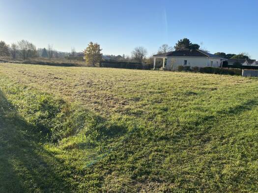 Terrain constructible viabilisé à vendre 44 000 € 1 146 m² de terrain Tonneins 47400