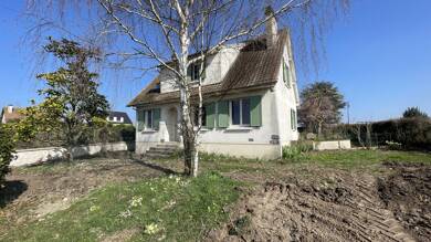 Maison à louer 1 990 € 7 pièces 5 chambres 121 m² 615 m² de terrain Montfort l Amaury 78490