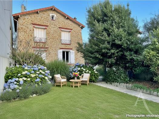Maison à vendre 935 000 € 7 pièces 4 chambres 150 m² 460 m² de terrain Étang Saint Denis Chaville 92370