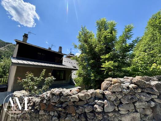 Maison à vendre 479 000 € 9 pièces 5 chambres 209 m² 100 m² de terrain Briançon 05100