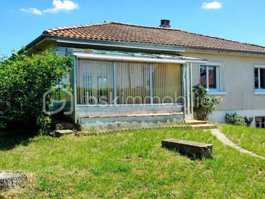 Pavillon à vendre 157 500 € 5 pièces 3 chambres 83,15 m² 730 m² de terrain Magné 79460