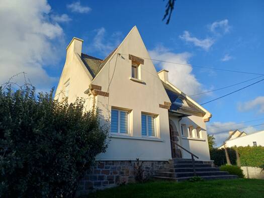 Maison à vendre 310 500 € 9 pièces 4 chambres 110 m² 677 m² de terrain Plougasnou 29630