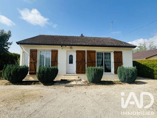 Maison de plain-pied à vendre 156 000 € 3 pièces 2 chambres 82,95 m² 807 m² de terrain Saint-Léger-sur-Dheune 71510