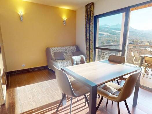 Appartement à vendre 90 000 € 2 pièces 27 m² Étage 2/3 Jausiers 04850