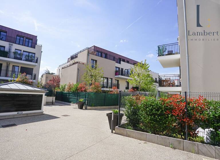 Appartement à louer 772 € 2 pièces 1<br/>chambre 36 m²<br/>superficie 1/4<br/>étage Verneuil sur Seine 78480