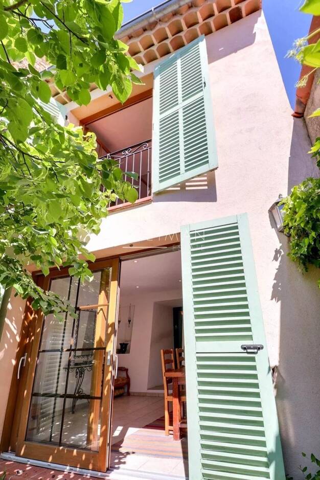 Maison à vendre 175 000 € 4 pièces 2 chambres 82 m² 30 m² de terrain Régusse 83630