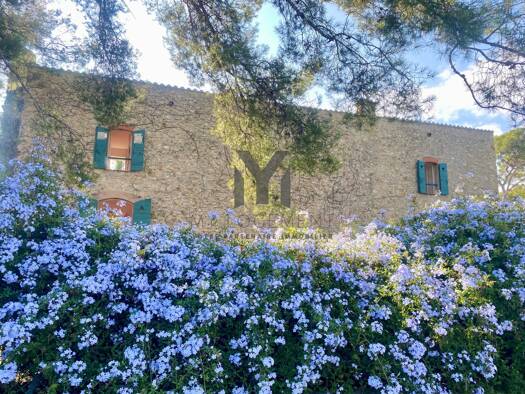 Ferme à vendre 1 580 000 € 5 pièces 3 chambres 140 m² 1 142 m² de terrain Beaucours-La Gorguette-La Morvenede Sanary-sur-Mer 83110