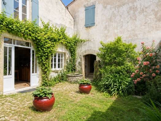 Maison à vendre 995 000 € 8 pièces 5 chambres 230 m² 271 m² de terrain Sainte-Marie-de-Ré 17740