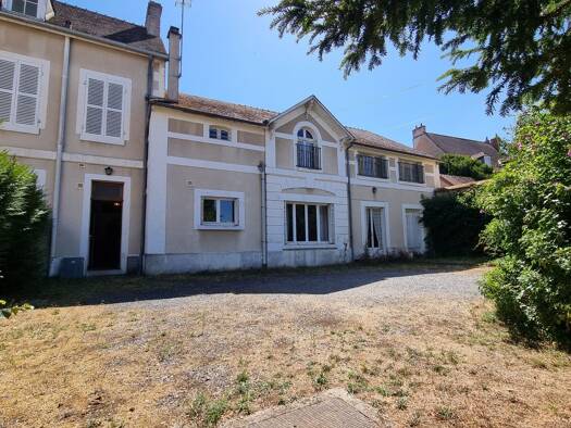 Maison à vendre 107 000 € 4 pièces 3 chambres 120 m² 602 m² de terrain La Châtre 36400