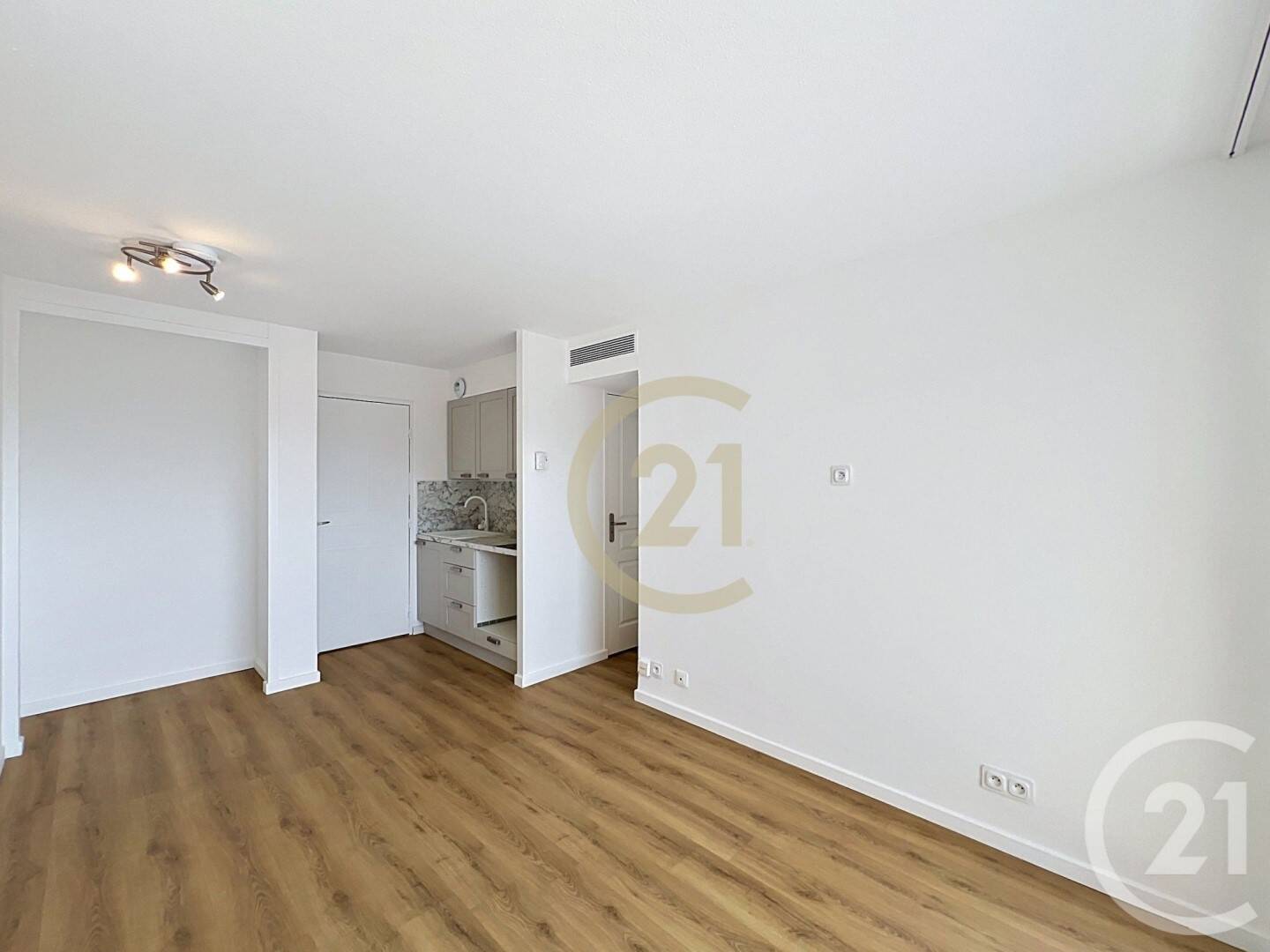 Maison à louer, 27m², CANNES