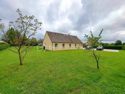 Maison de plain-pied à vendre 245 000 € 6 pièces 4 chambres 124,78 m² 2 622 m² de terrain Rai 61270