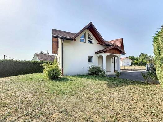 Villa à louer 2 690 € 5 pièces 4 chambres 176 m² 176 m² de terrain Cranves-Sales 74380