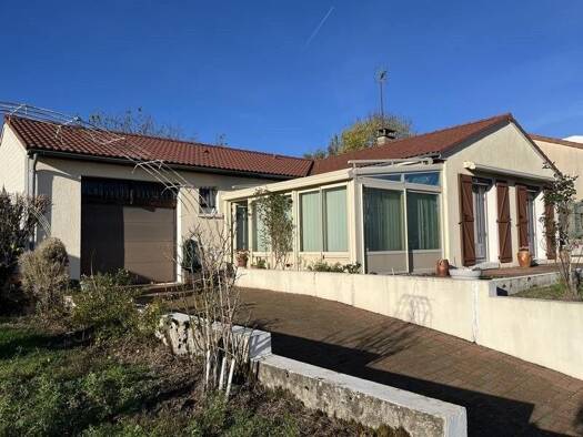 Maison de plain-pied à vendre 112 224 € 5 pièces 3 chambres 100 m² 609 m² de terrain Magnac-Laval 87190