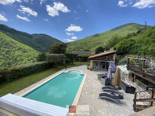 Maison de plain-pied à vendre 515 000 € 7 pièces 4 chambres 166 m² 2 566 m² de terrain Est Le Vigan 30120