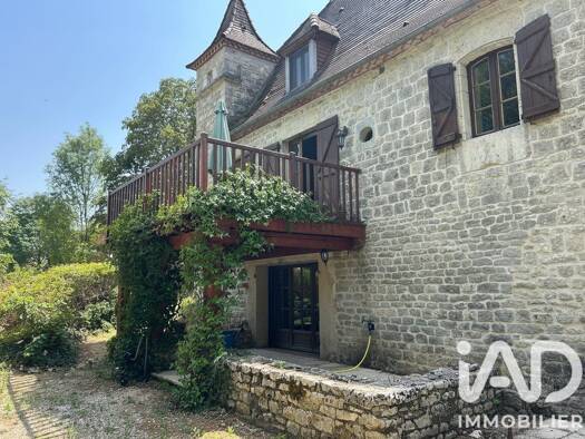 Maison à vendre 315 000 € 8 pièces 6 chambres 215 m² 2 500 m² de terrain Montfaucon 46240