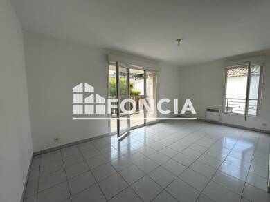Appartement à louer 511 € 2 pièces 1 chambre 42,9 m² 1er étage Est Châteaurenard 13160