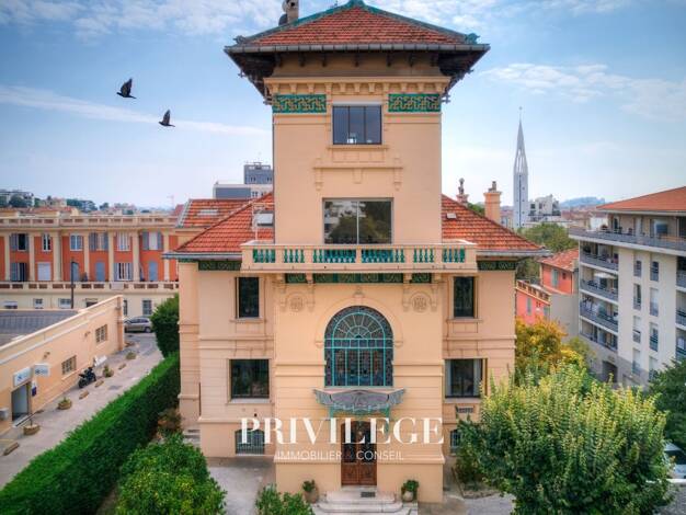 Villa à vendre 2 880 000 € 11 pièces 7 chambres 824 m² 1 244 m² de terrain Nice 06100