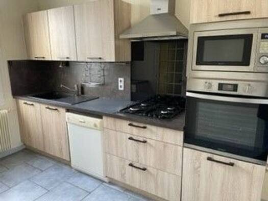 Maison à louer 990 € 4 pièces 2 chambres 82 m² Bourges 18000