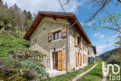 Maison à vendre 250 000 € 3 pièces 2 chambres 102 m² 449 m² de terrain Engins 38360