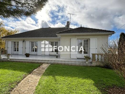 Maison de plain-pied à vendre 208 000 € 6 pièces 5 chambres 153 m² Cernay 86140